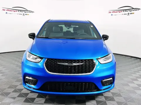 Another view of 2026 Chrysler Pacifica Select for sale in Saint Marys, OH at St. Marys CDJR