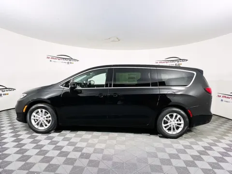 More photos of 2026 Chrysler Pacifica Select at St. Marys CDJR, OH