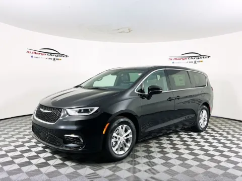 More photos of 2026 Chrysler Pacifica Select at St. Marys CDJR, OH