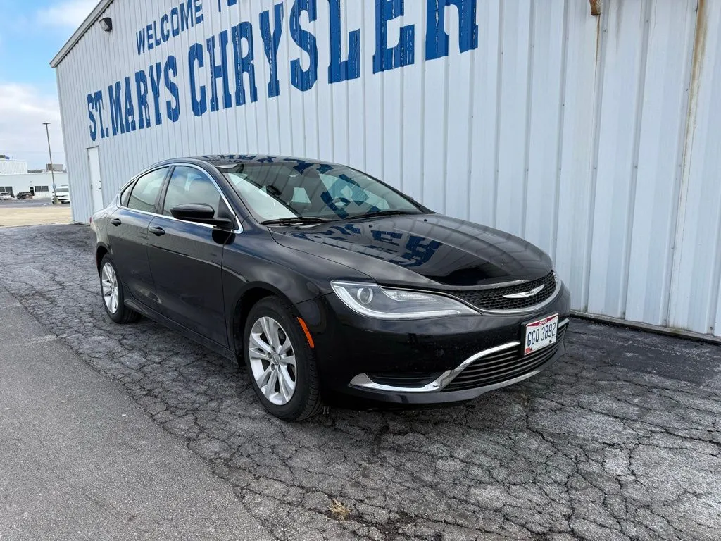 2015 Chrysler 200 Limited's photo