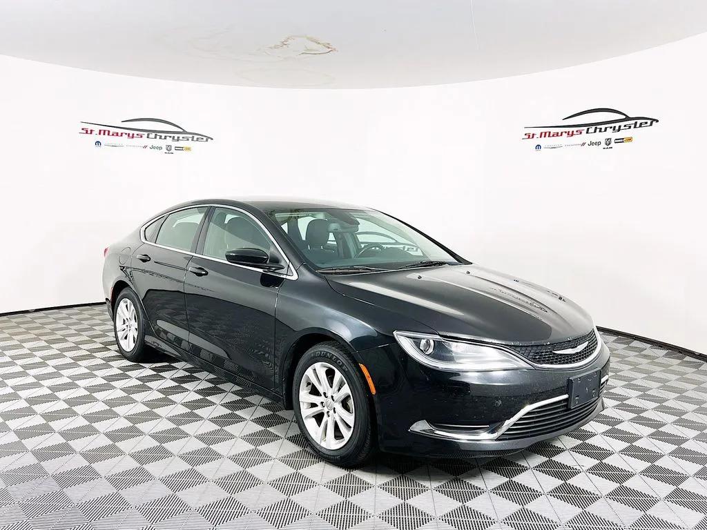 2015 Chrysler 200 Limited's photo