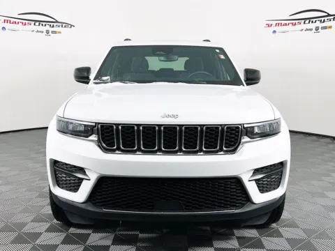 Another view of 2024 Jeep Grand Cherokee Laredo for sale in Saint Marys, OH at St. Marys CDJR