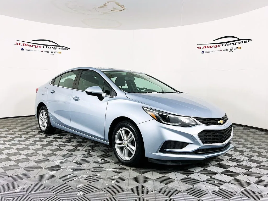 2017 Chevrolet Cruze LT's photo