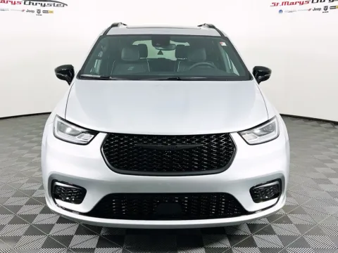 Another view of 2026 Chrysler Pacifica Limited for sale in Saint Marys, OH at St. Marys CDJR