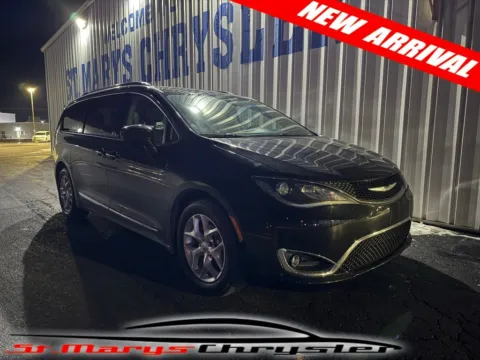 Black 2018 Chrysler Pacifica Touring L Plus for sale in Saint Marys, OH