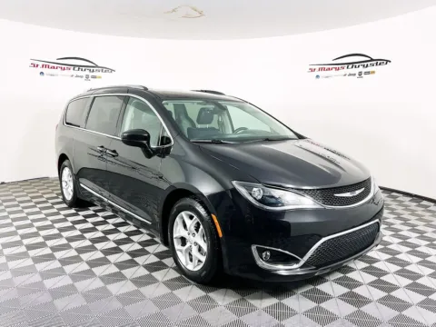 Black 2018 Chrysler Pacifica Touring L Plus for sale in Saint Marys, OH