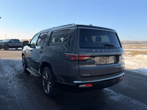 More photos of 2022 Jeep Wagoneer Series II at St. Marys CDJR, OH