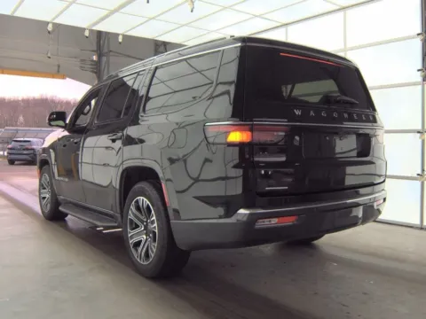 More photos of 2022 Jeep Wagoneer Series III at St. Marys CDJR, OH