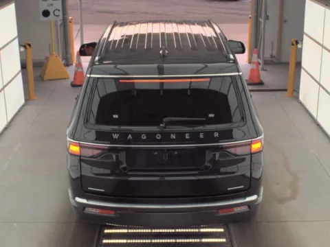More photos of 2022 Jeep Wagoneer Series III at St. Marys CDJR, OH