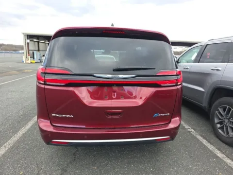 More photos of 2023 Chrysler Pacifica Hybrid Pinnacle at St. Marys CDJR, OH