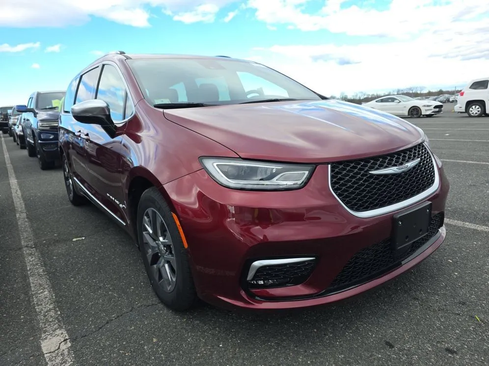 Red 2023 Chrysler Pacifica Hybrid Pinnacle for sale in Saint Marys, OH