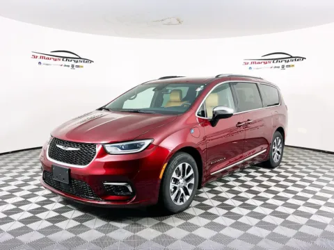 More photos of 2023 Chrysler Pacifica Hybrid Pinnacle at St. Marys CDJR, OH