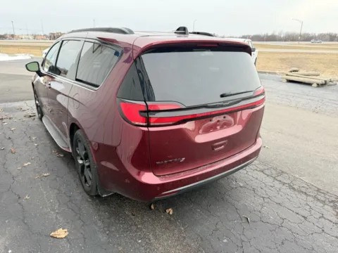 More photos of 2023 Chrysler Pacifica Touring L at St. Marys CDJR, OH