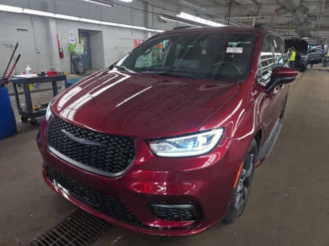 Another view of 2023 Chrysler Pacifica Touring L for sale in Saint Marys, OH at St. Marys CDJR