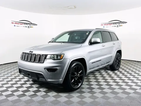 More photos of 2020 Jeep Grand Cherokee Laredo at St. Marys CDJR, OH