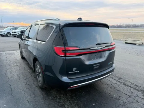 More photos of 2021 Chrysler Pacifica Hybrid Touring L at St. Marys CDJR, OH