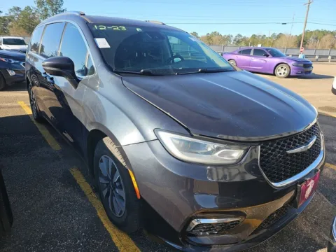 Another view of 2021 Chrysler Pacifica Hybrid Touring L for sale in Saint Marys, OH at St. Marys CDJR