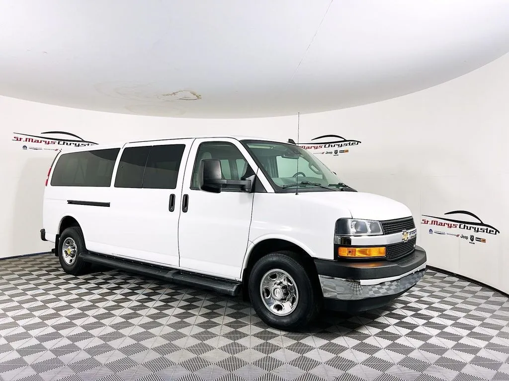 White 2019 Chevrolet Express 3500 LT for sale in Saint Marys, OH