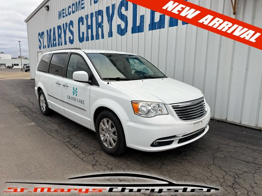 White 2014 Chrysler Town & Country Touring for sale in Saint Marys, OH