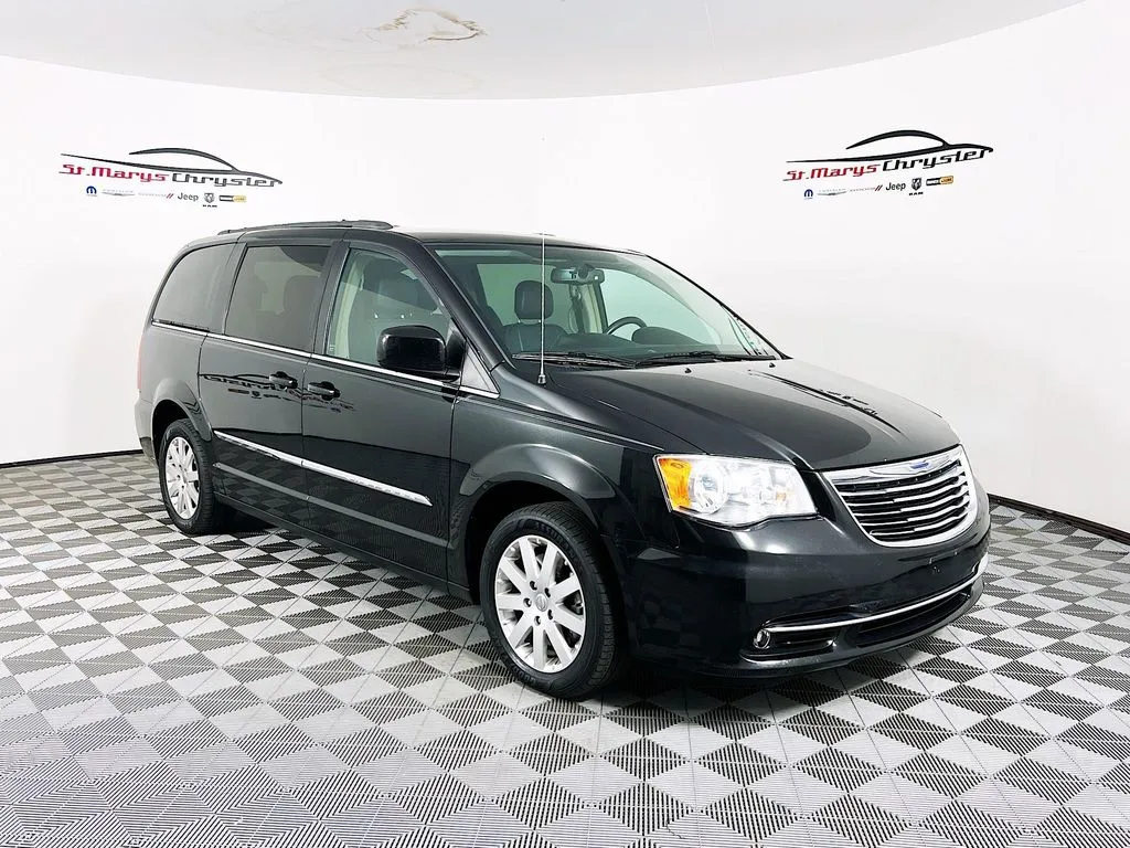 Black 2014 Chrysler Town & Country Touring for sale in Saint Marys, OH
