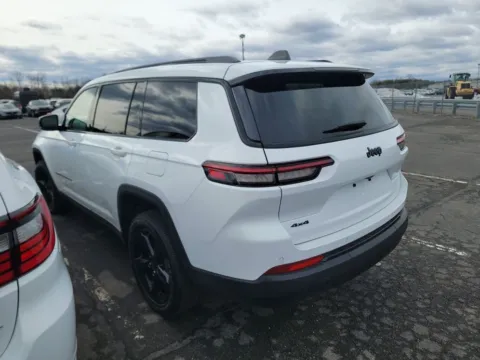 More photos of 2024 Jeep Grand Cherokee L Altitude X at St. Marys CDJR, OH
