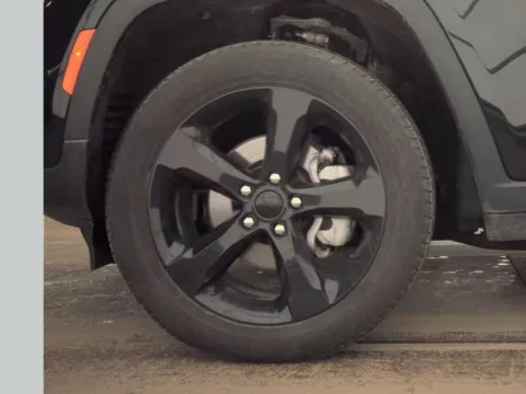 More photos of 2024 Jeep Grand Cherokee Limited at St. Marys CDJR, OH