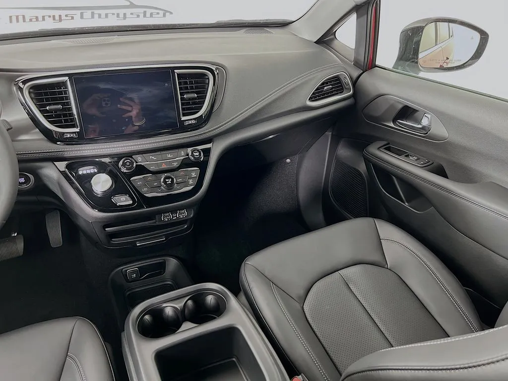 2025 Chrysler Pacifica Select - Photo 23