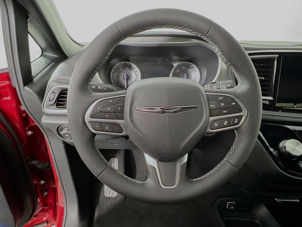 2025 Chrysler Pacifica Select - Photo 12