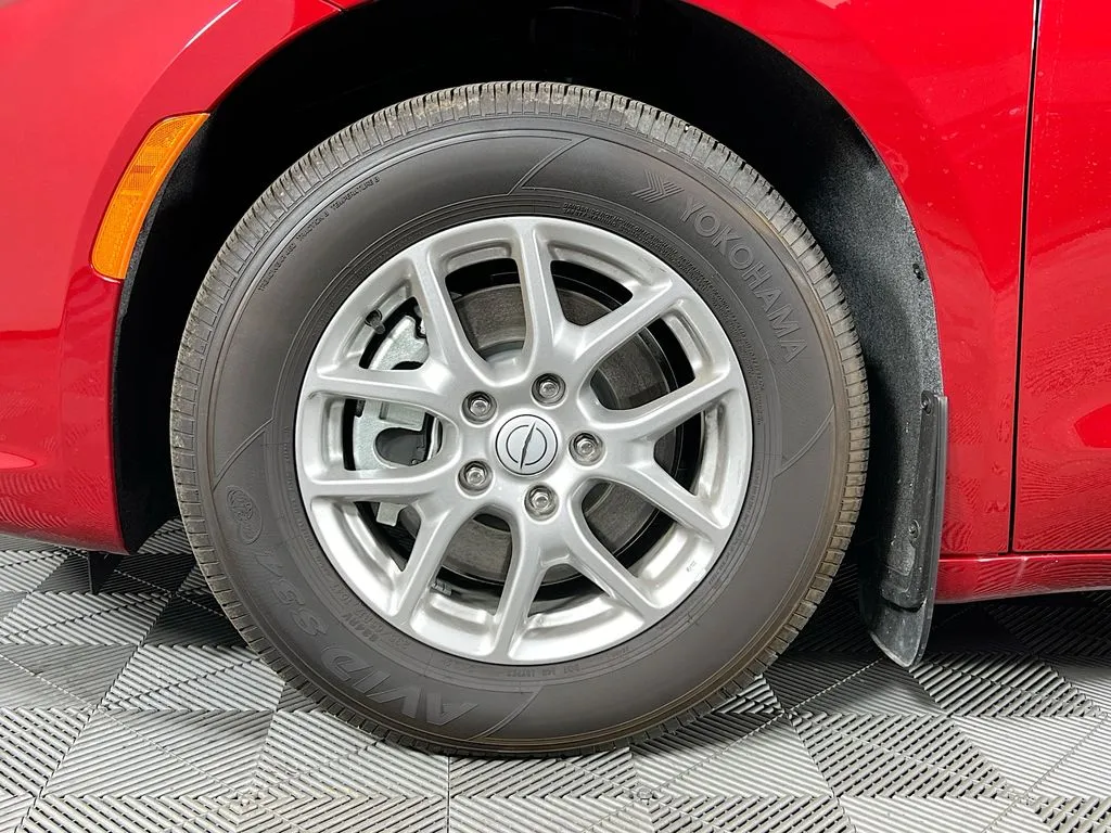 2025 Chrysler Pacifica Select - Photo 32