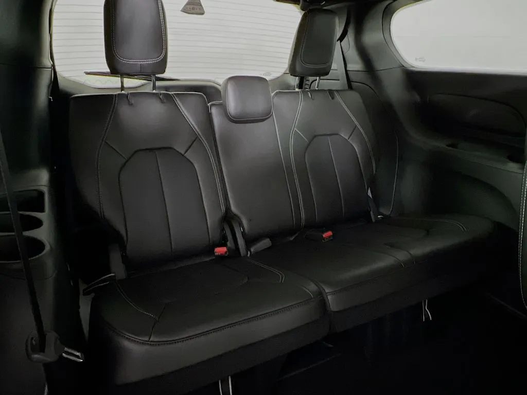 2025 Chrysler Pacifica Select - Photo 27