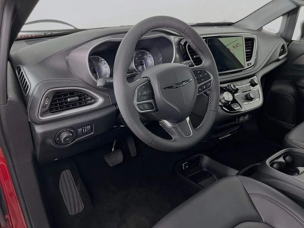 2025 Chrysler Pacifica Select - Photo 10