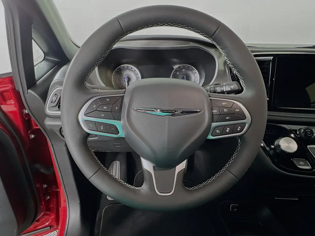2025 Chrysler Pacifica Select - Photo 12