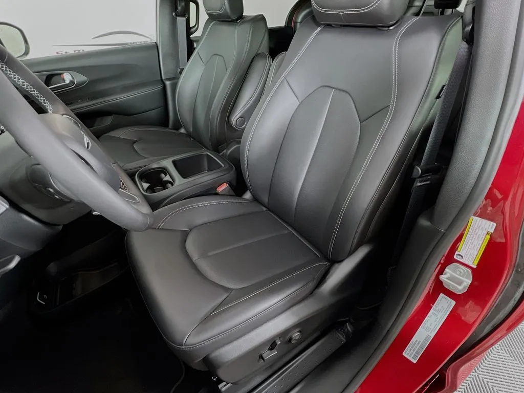 2025 Chrysler Pacifica Select - Photo 21