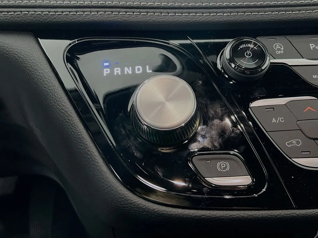2025 Chrysler Pacifica Select - Photo 17