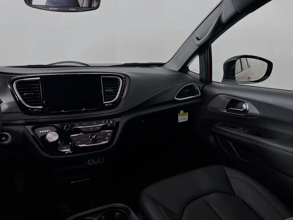 2025 Chrysler Pacifica Select - Photo 23