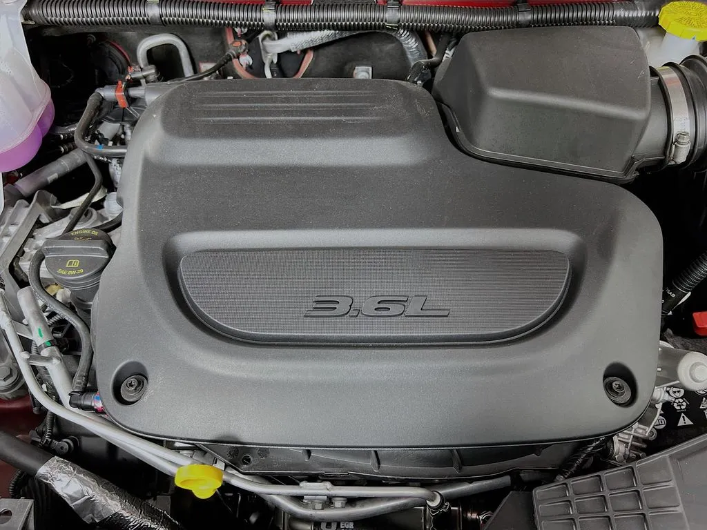 2025 Chrysler Pacifica Select - Photo 31