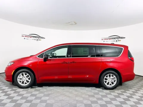 More photos of 2025 Chrysler Pacifica Select at St. Marys CDJR, OH