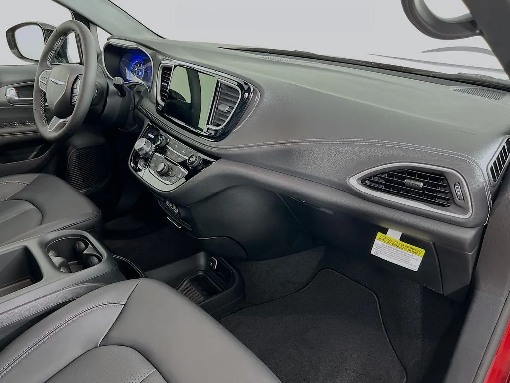 2025 Chrysler Pacifica Select - Photo 30