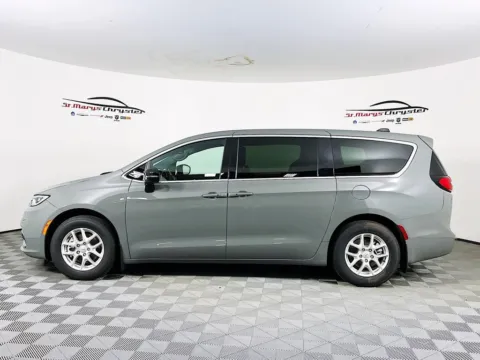 More photos of 2025 Chrysler Pacifica Select at St. Marys CDJR, OH