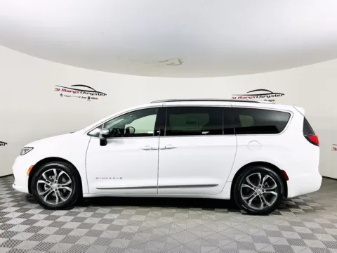 More photos of 2026 Chrysler Pacifica Pinnacle at St. Marys CDJR, OH