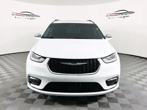 Another view of 2022 Chrysler Pacifica Limited for sale in Saint Marys, OH at St. Marys CDJR