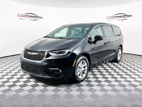 More photos of 2026 Chrysler Pacifica Limited at St. Marys CDJR, OH