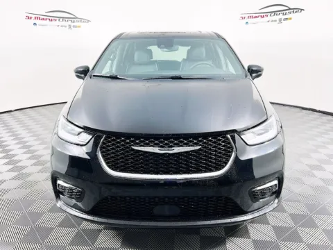 Another view of 2026 Chrysler Pacifica Limited for sale in Saint Marys, OH at St. Marys CDJR