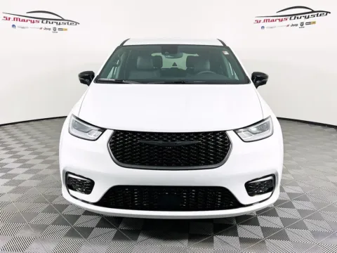 Another view of 2026 Chrysler Pacifica Select for sale in Saint Marys, OH at St. Marys CDJR