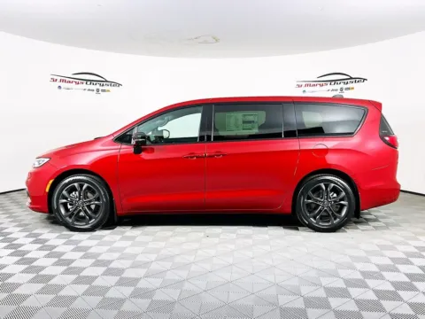 More photos of 2026 Chrysler Pacifica Select at St. Marys CDJR, OH