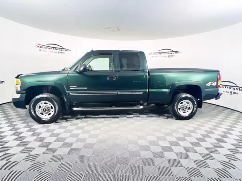 More photos of 2004 GMC Sierra 2500HD SLT at St. Marys CDJR, OH