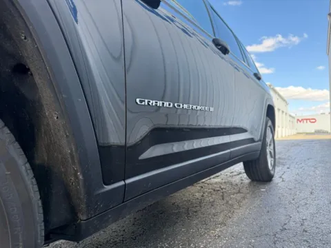 More photos of 2023 Jeep Grand Cherokee L Limited at St. Marys CDJR, OH