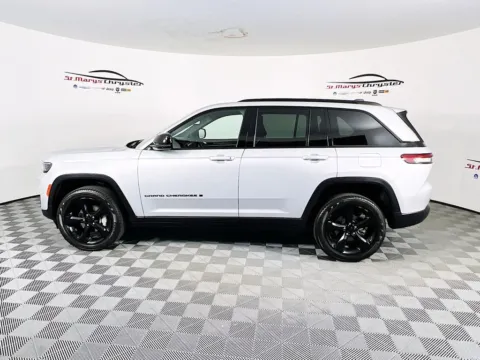 More photos of 2024 Jeep Grand Cherokee Limited at St. Marys CDJR, OH
