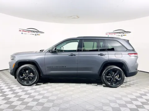 More photos of 2024 Jeep Grand Cherokee Altitude at St. Marys CDJR, OH