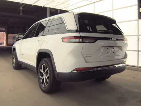 More photos of 2024 Jeep Grand Cherokee Limited at St. Marys CDJR, OH